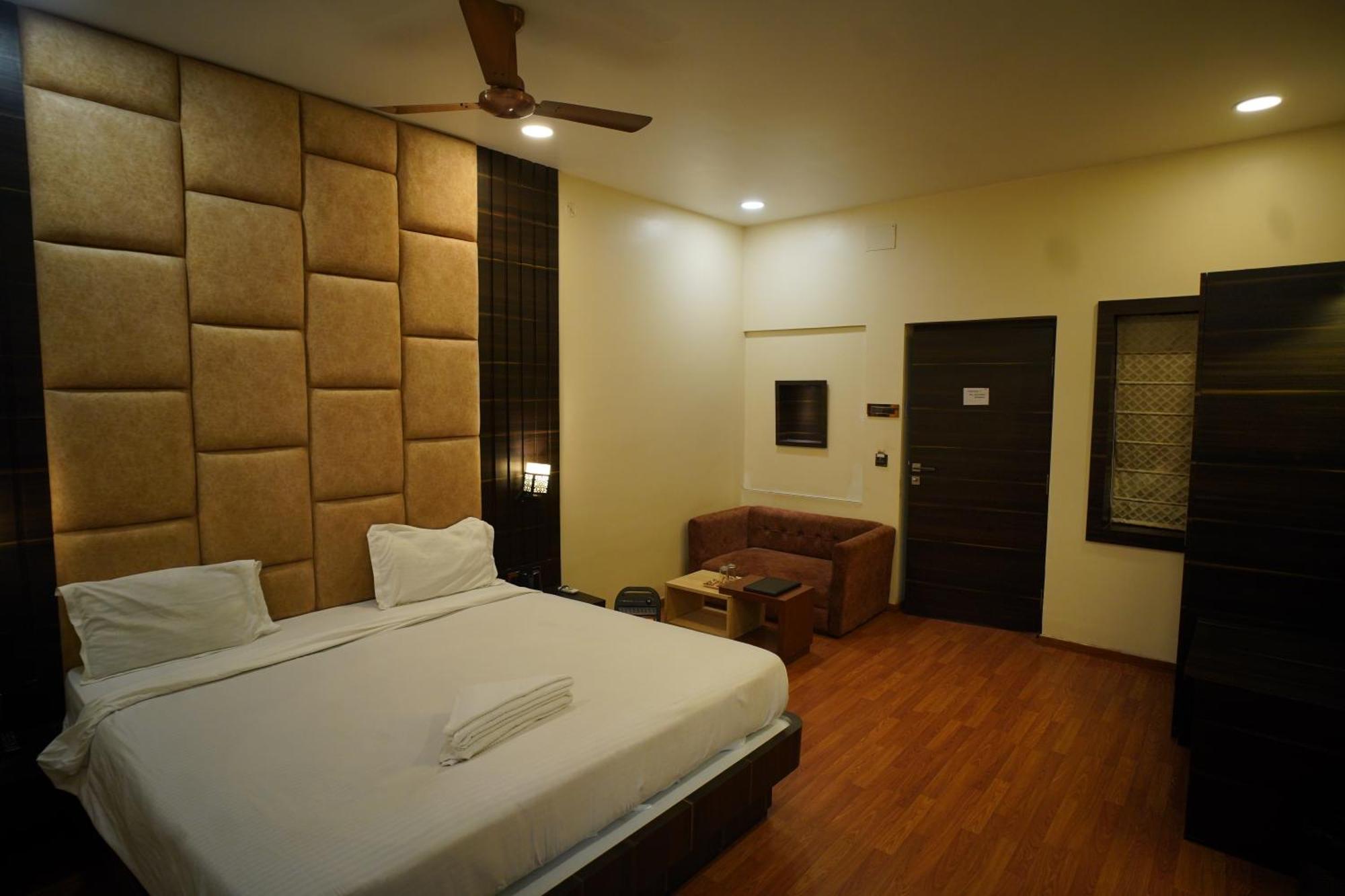 Hotel New Grand เดฟการ์ ภายนอก รูปภาพ