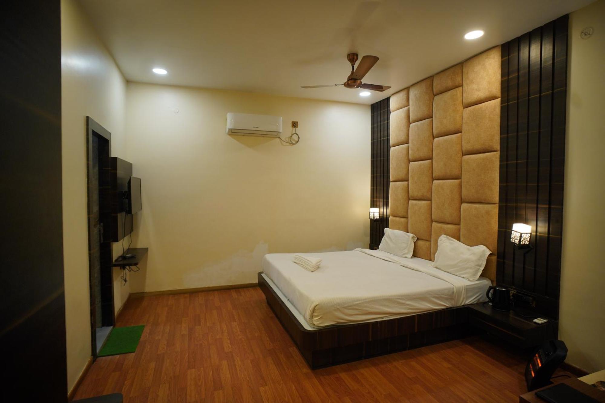 Hotel New Grand เดฟการ์ ภายนอก รูปภาพ