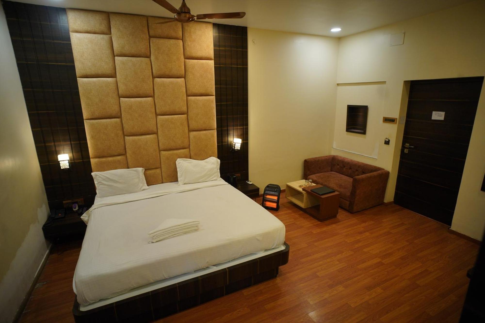 Hotel New Grand เดฟการ์ ภายนอก รูปภาพ