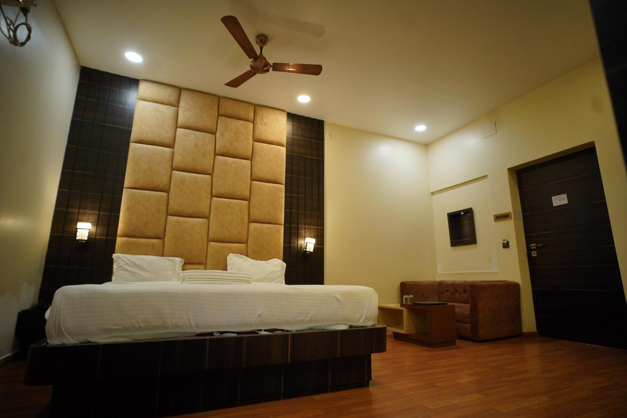 Hotel New Grand เดฟการ์ ภายนอก รูปภาพ