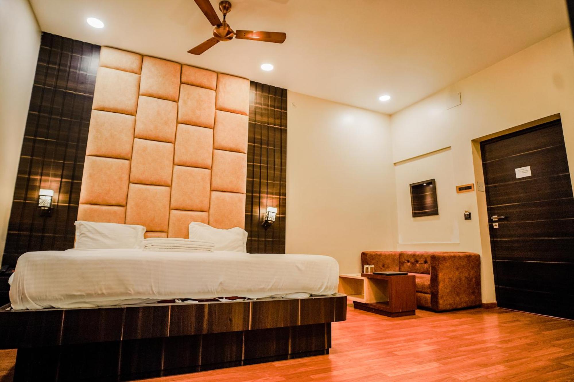Hotel New Grand เดฟการ์ ภายนอก รูปภาพ