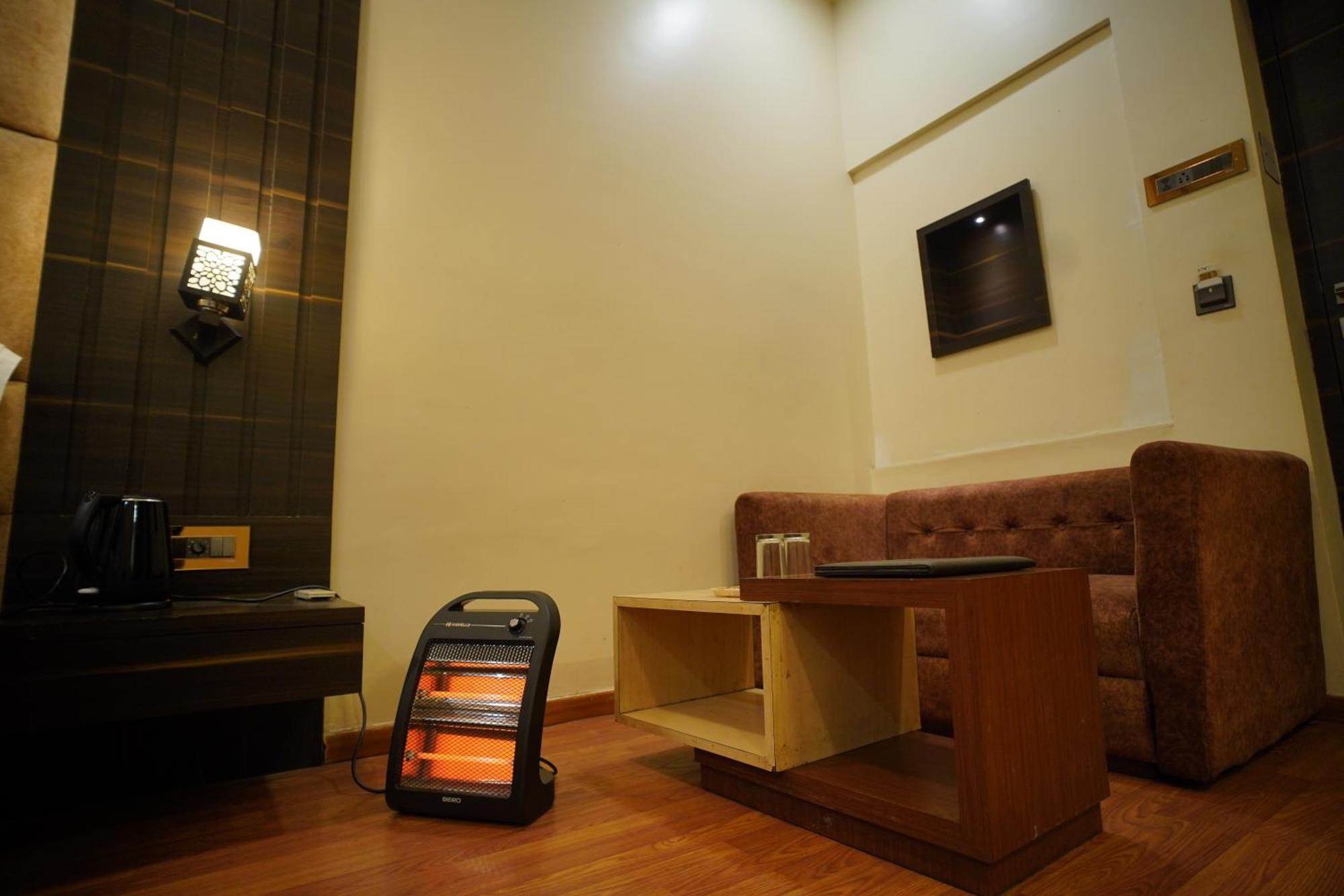 Hotel New Grand เดฟการ์ ภายนอก รูปภาพ