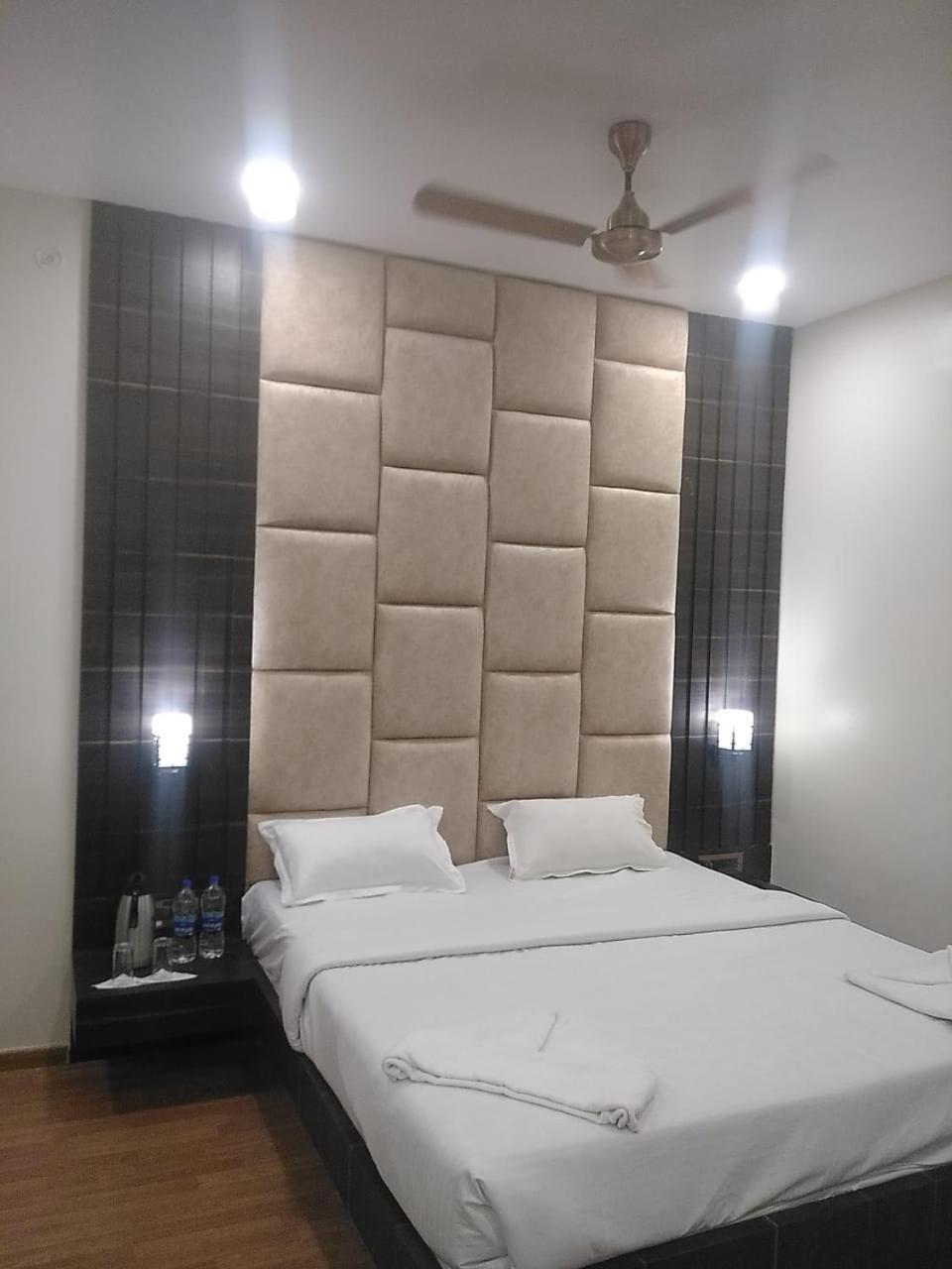 Hotel New Grand เดฟการ์ ภายนอก รูปภาพ