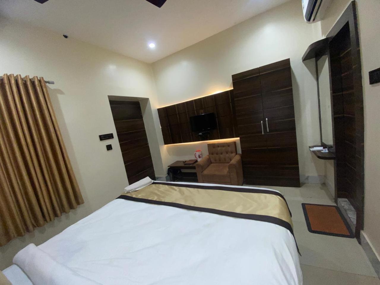 Hotel New Grand เดฟการ์ ภายนอก รูปภาพ