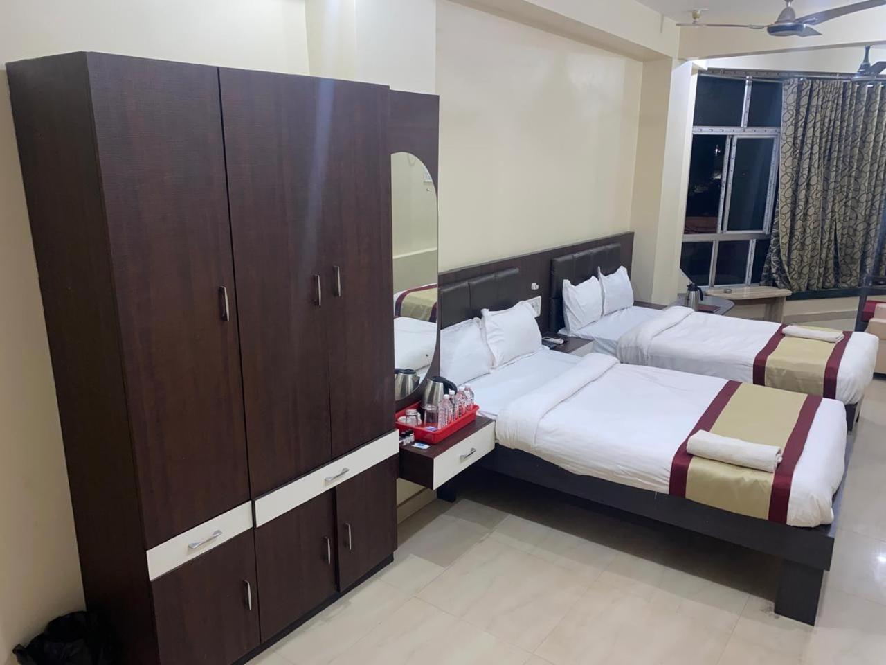 Hotel New Grand เดฟการ์ ภายนอก รูปภาพ