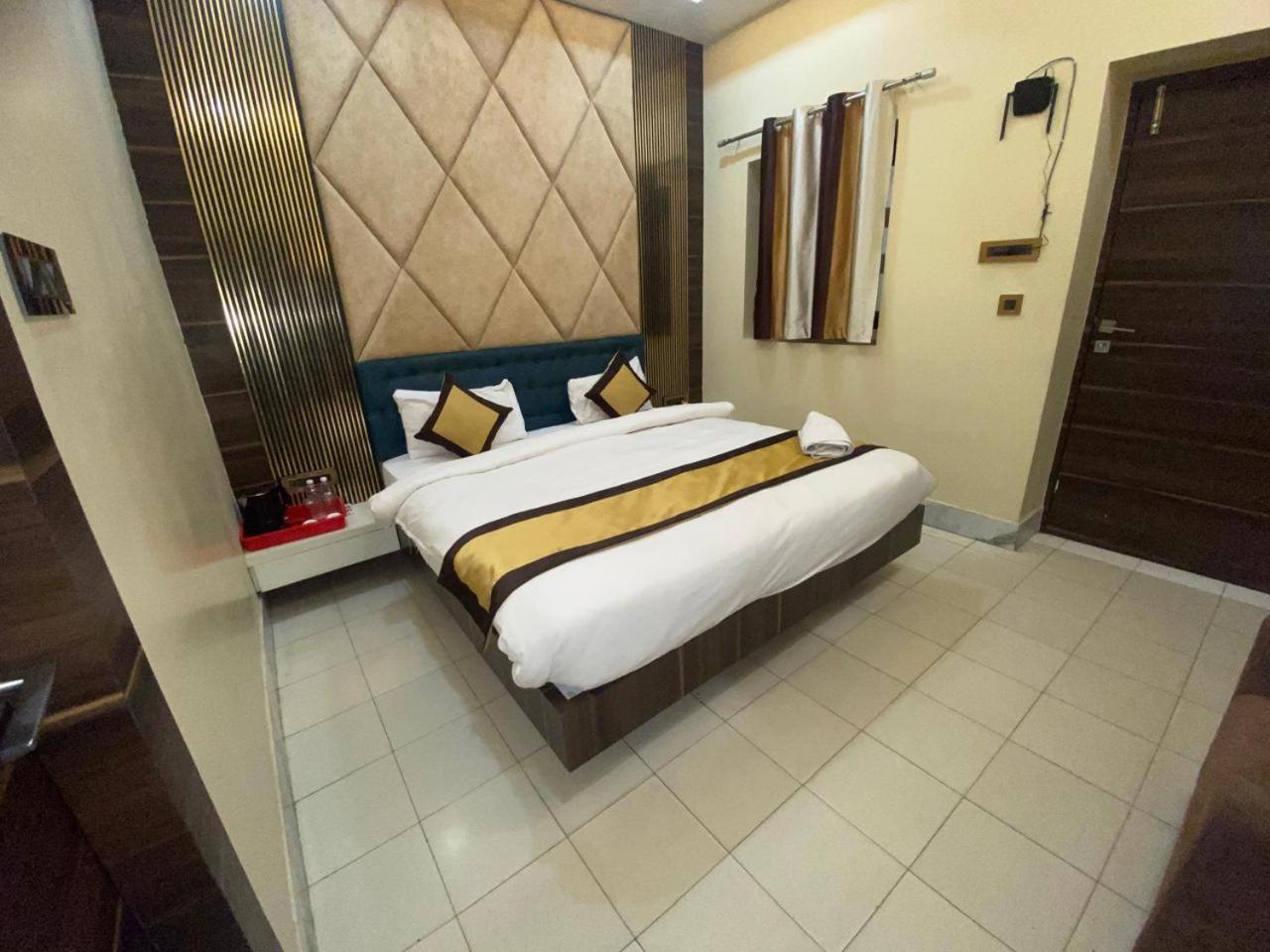 Hotel New Grand เดฟการ์ ภายนอก รูปภาพ