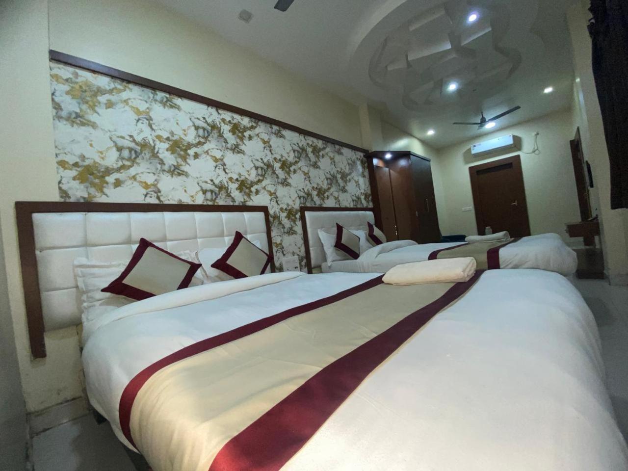 Hotel New Grand เดฟการ์ ภายนอก รูปภาพ