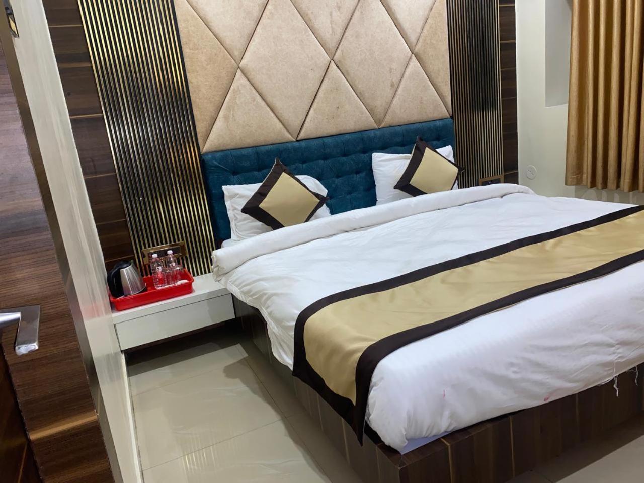 Hotel New Grand เดฟการ์ ภายนอก รูปภาพ