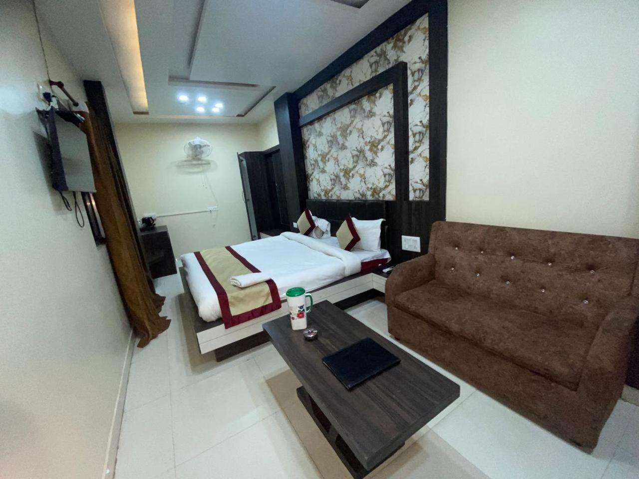 Hotel New Grand เดฟการ์ ภายนอก รูปภาพ