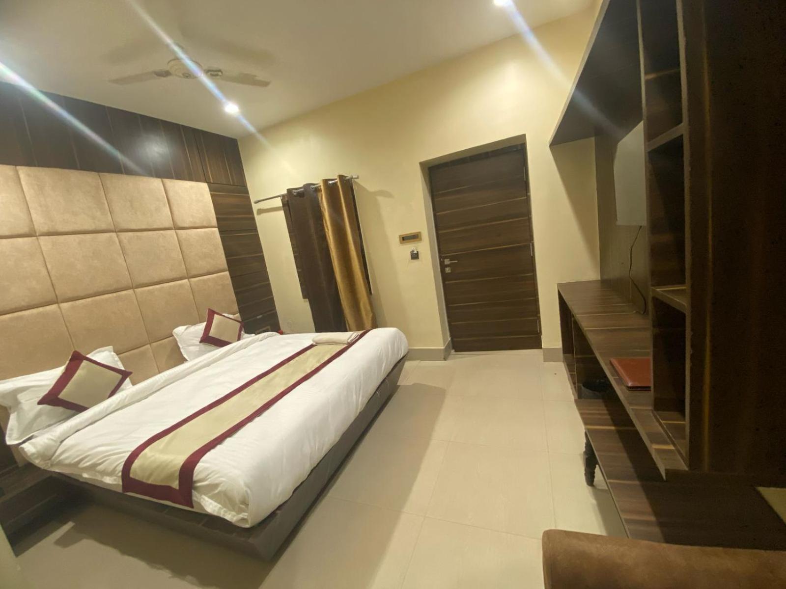 Hotel New Grand เดฟการ์ ภายนอก รูปภาพ